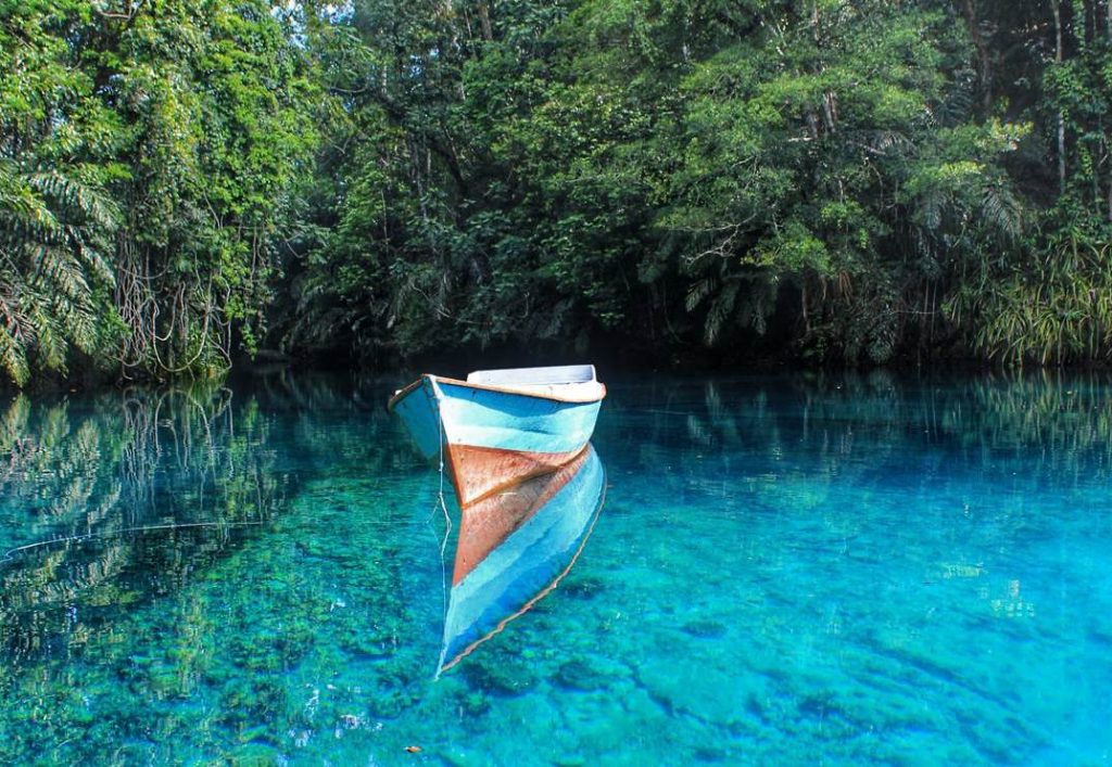 Danau Labuan Cermin Kalimantan Timur